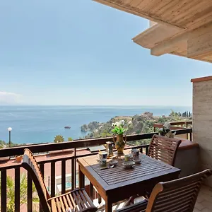taormina-panoramic-seaview-apartment.sicilyhotelsitaly.net/